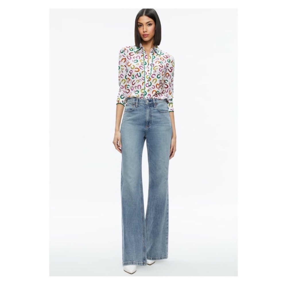 New! ALICE + OLIVIA “Lucky You” Willa Placket Horseshoe Silk Top with Piping - Picture 4 of 11